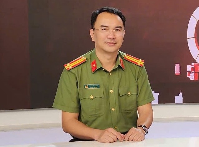 Trung tá Phí Văn Thanh: “Bình tĩnh - kiểm chứng – báo cáo kịp thời” sẽ tránh được bẫy tâm lý của tội phạm” Thanh;.jpg