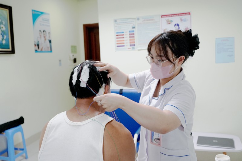 Đo đa ký giấc ngủ cho bệnh nhân tại BV Tai Mũi Họng Trung ương 2.JPG