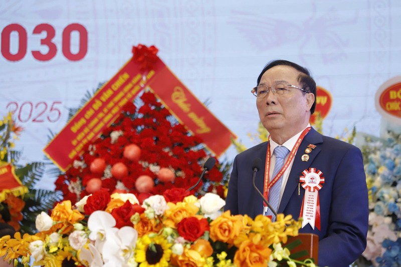 GS Nguyễn Văn Đệ, Chủ tịch Hiệp hội, phát biểu khai mạc Đê.jpg