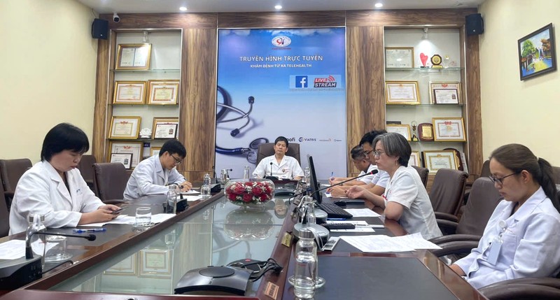 PGS. TS Nguyễn Sinh Hiền chủ trì các buổi KCB từ xa định kỳ Tim HN.jpg