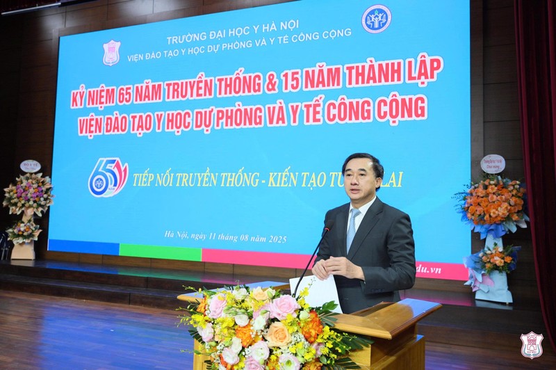 Thứ trưởng Bộ Y tế Trần Văn Thuấn đánh giá cao những thành tựu của Viện IMG_9354.jpeg