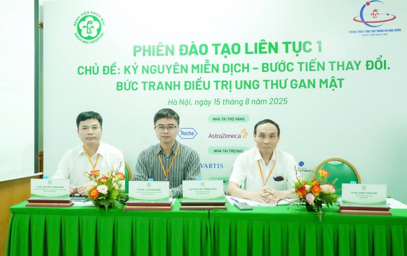 Các chuyên gia hàng đầu chủ trì hội nghị GS Khoa1.jpg