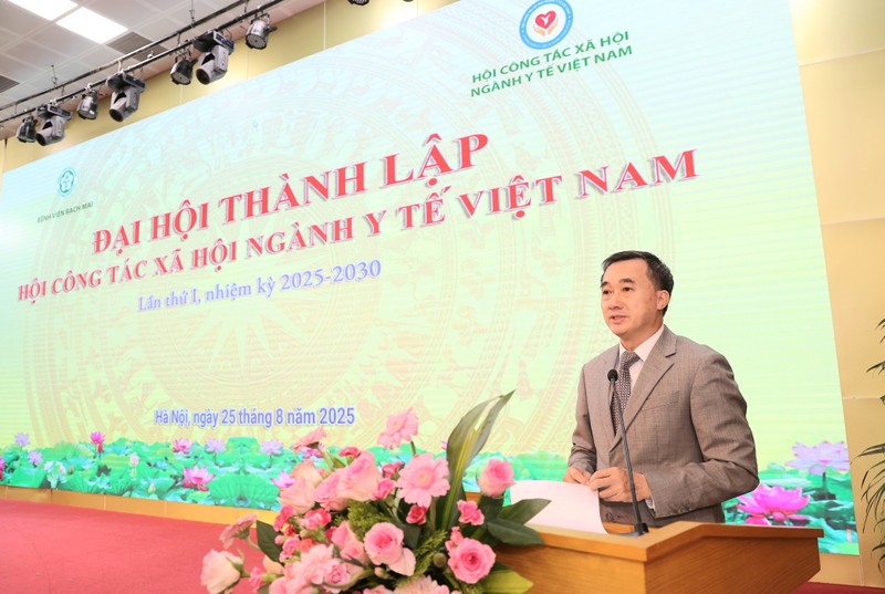 Thứ trưởng Bộ Y tế Trần Văn Thuấn đánh giá cao vai trò của CTXH trong y tế Thuấn.jpg
