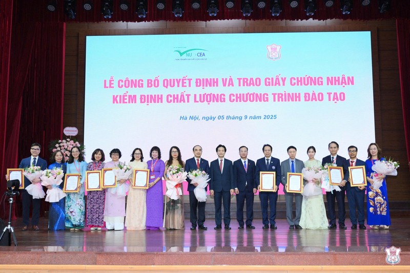 Đón nhận kết quả kiểm định chất lượng của 9 chương trình đào tạo 3.jpg