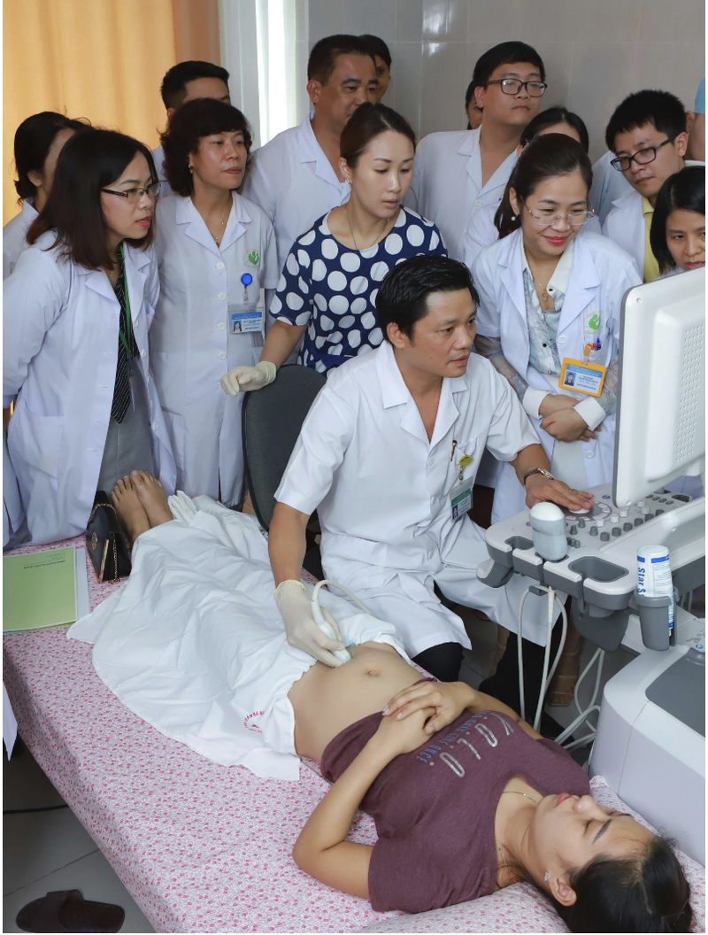 GS.TS Nguyễn Duy Ánh hướng dẫn thực hành IMG_0237.png