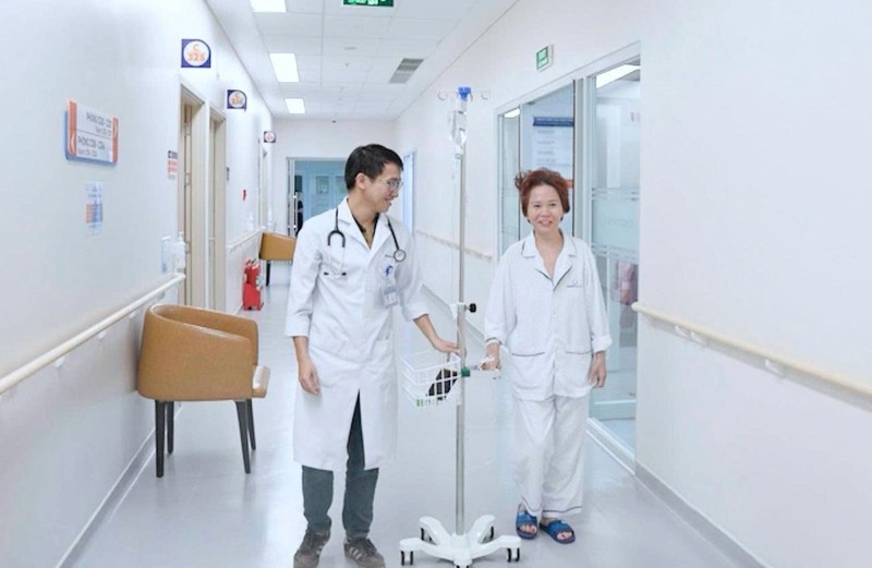 Bệnh nhân đang hồi phục tốt sau ca mổ z7004634049221_d744c5ca2ba6970596fab61d3bb59fc8.jpg