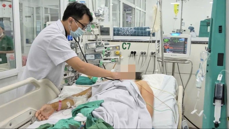 Nhiều bệnh nhân sốt xuất huyết diễn biến nặng rất nhanh z7012806066925_089e4097c2fdecf89c43deb6b50afc4a.jpg
