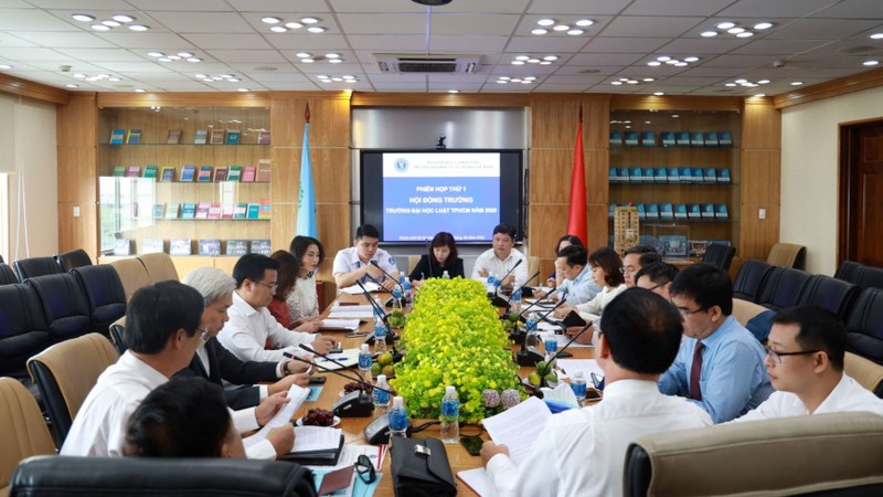 Một phiên họp của Hội đồng trường. Ảnh: Trường Đại học Luật TP.HCM 2.jpeg
