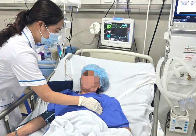 Nhờ sự phối hợp liên chuyên khoa, bệnh nhân đã được cứu sống z7016731403427_9e38e1b8ac4dd9566eb08281d56fc583.jpg