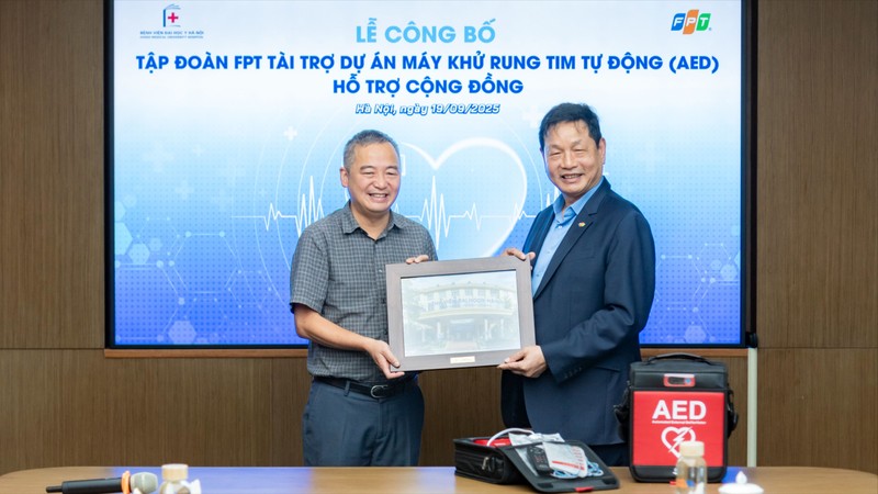 Tập đoàn FPT tài trợ Bệnh viện Đại học Y Hà Nội 2 tỷ đồng cho dự án máy khử rung tim tự động (AED) hỗ trợ cộng đồng FPT_2434.JPG