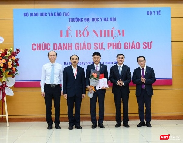 Một buổi lễ bổ nhiệm chức danh giáo sư, phó giáo sư của Trường Đại học Y Hà Nội vt-phong-gs-y-8153.jpg