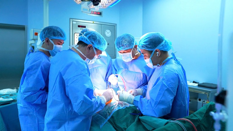 Phối hợp đa chuyên khoa để phẫu thuật cho bệnh nhân z7072106791095_ab99d12ec9076235a84570d29f6937c6.jpg