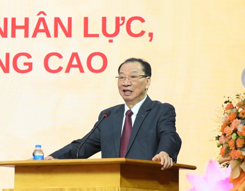 GS.TS Phùng Hữu Phú tổng kết hội thảo 3.JPG