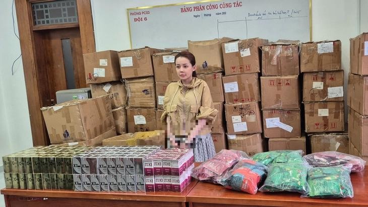 Ngân 98 và tang vật thu giữ. Ảnh: Công an cung cấp Ảnh CA.jpg