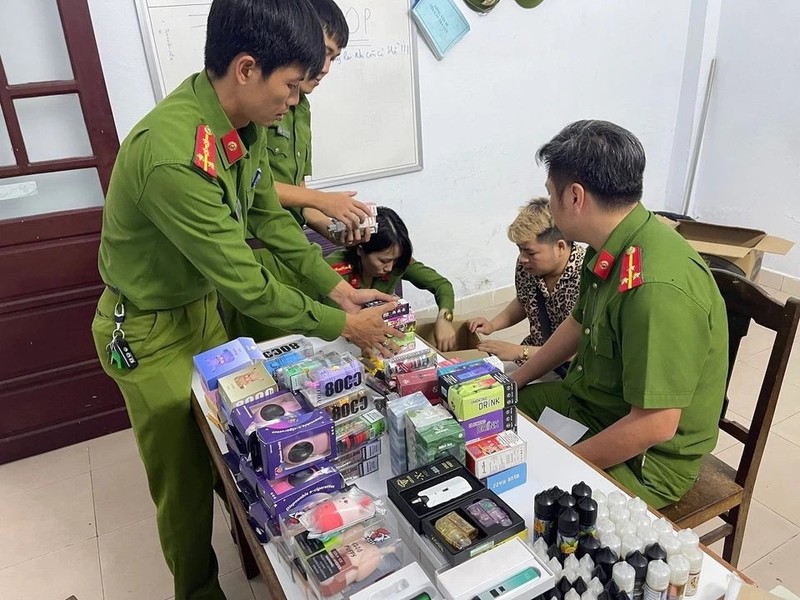 Công an thu giữ nhiều sản phẩm thuốc lá mới chứa ma tuý 1.jpg