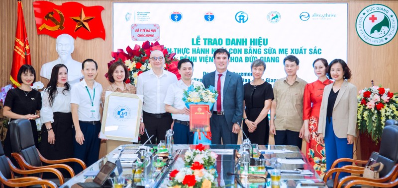 BVĐK Đức Giang nhận danh hiệu “BV thực hành nuôi con bằng sữa mẹ xuất sắc” 1.jpg