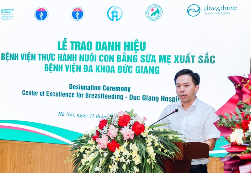 PGS.TS Đỗ Đình Tùng cam kết BV tiếp tục xây dựng môi trường sinh con an toàn, thân thiện và nuôi con bằng sữa mẹ. 2.jpg