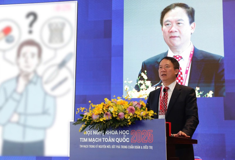 GS.TS.BS Phạm Mạnh Hùng, Phó Chủ tịch Hội Tim mạch học Việt Nam nhấn mạnh mối quan hệ hai chiều giữa bệnh tim mạch và bệnh nhiễm trùng.jpg