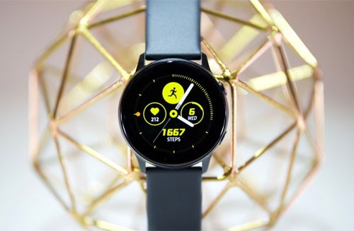 Samsung Galaxy Watch Active. Ảnh: Engadget Samsung Galaxy Watch Active. Ảnh: Engadget