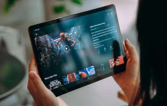 Dù là xem phim, chơi game, nghe nhạc hay lướt web, Galaxy Tab S5e đều mang lại trải nghiệm mượt mà, ấn tượng.