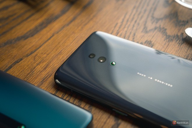 Với hệ thống camera kép 48 MP + 5 MP, Oppo Reno cho chất lượng ảnh rất ổn và đáp ứng hầu hết các điều kiện khác nhau. Với hệ thống camera kép 48 MP + 5 MP, Oppo Reno cho chất lượng ảnh rất ổn và đáp ứng hầu hết các điều kiện khác nhau.