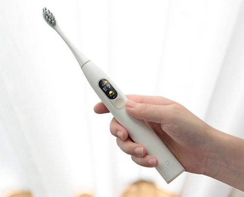 Những điều cần phải biết khi súc miệng bằng nước muối để chữa đau họng ảnh 5 Bàn chải đánh răng đầu tiên trên thế giới có màn hình