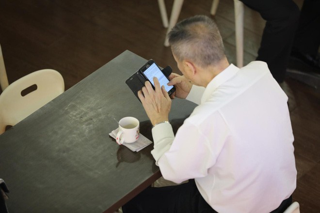 5 chứng bệnh lạ chỉ xuất hiện nhờ sự tồn tại của smartphone: hội chứng cuối gần như ai cũng từng gặp phải - Ảnh 4. 5 chứng bệnh lạ chỉ xuất hiện nhờ sự tồn tại của smartphone: hội chứng cuối gần như ai cũng từng gặp phải - Ảnh 4.