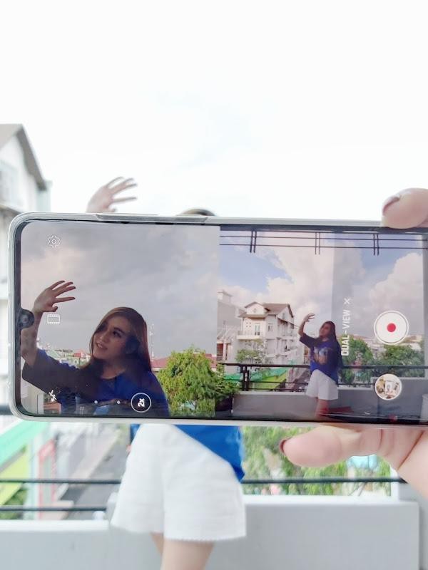 Vừa quay được tổng thể lại focus được chủ thể chính Vừa quay được tổng thể lại focus được chủ thể chính