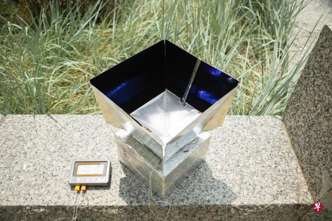 Hệ thống này bao gồm một màng nhôm được phủ bằng vật liệu polymer Polydimethylsiloxane giúp phản xạ ánh sáng mặt trời cũng như hấp thụ và tản nhiệt từ không khí. (Ảnh: University at Buffalo）