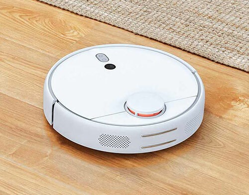 Robot hút bụi hoạt động tối ưu nhất trên mặt sàn gỗ, không nhiều đồ vật cản.