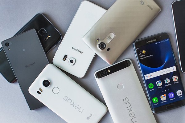 Giá điện thoại tăng cao khiến người dùng 3 năm mới đổi máy 1 lần.