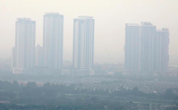 Bụi mù bao phủ Hà Nội trong bức ảnh chụp ngày 2-10 - Ảnh: REUTERS Bụi mù bao phủ Hà Nội trong bức ảnh chụp ngày 2-10 - Ảnh: REUTERS