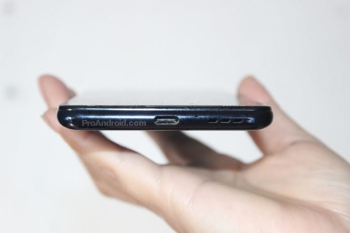 Lộ ảnh thực tế và cấu hình smartphone bí ẩn của Motorola ảnh 4 Lộ ảnh thực tế và cấu hình smartphone bí ẩn của Motorola