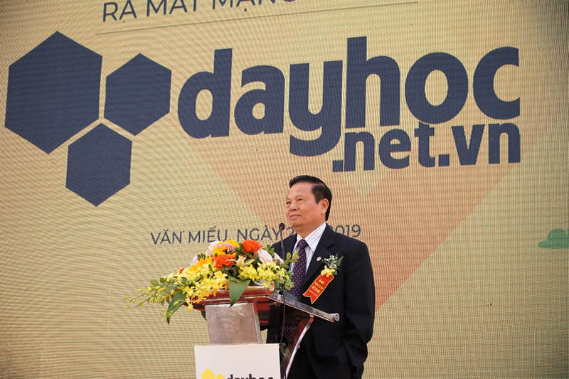 Ông Lê Doãn Hợp phát biểu và chia sẻ tại buổi lễ Ông Lê Doãn Hợp phát biểu và chia sẻ tại buổi lễ