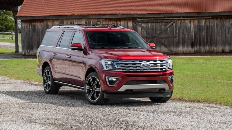 Nhìn từ phần đầu xe, Ford Expedition có thiết kế giống với người anh em Ford Explorer Nhìn từ phần đầu xe, Ford Expedition có thiết kế giống với người anh em Ford Explorer
