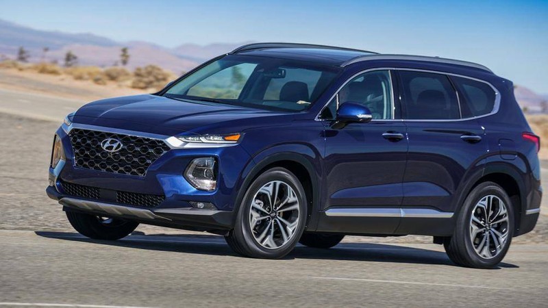 Tại thị trường Việt Nam, tuy rằng nằm cùng phân khúc với mẫu Mazda CX-8 nhưng Hyundai SantaFe có giá bán hấp dẫn hơn Tại thị trường Việt Nam, tuy rằng nằm cùng phân khúc với mẫu Mazda CX-8 nhưng Hyundai SantaFe có giá bán hấp dẫn hơn
