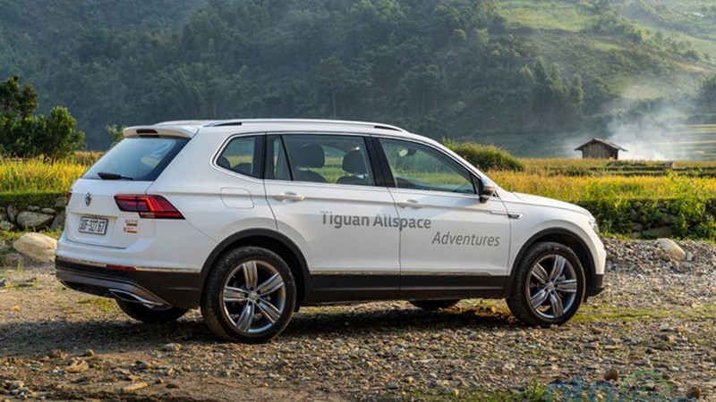 Tuy rằng Volkswagen Tiguan là một mẫu crossover được ưa chuộng tại nhiều nước trên thế giới nhưng tại Việt Nam thì mẫu xe này chưa thực sự được nhiều người biết đến Tuy rằng Volkswagen Tiguan là một mẫu crossover được ưa chuộng tại nhiều nước trên thế giới nhưng tại Việt Nam thì mẫu xe này chưa thực sự được nhiều người biết đến