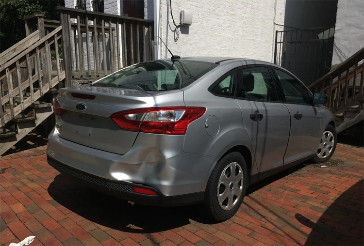 Một chiếc Ford Focus không sử dụng suốt mấy tháng và bị chuột cắn phá. Ảnh: Morgan Finkelstein Một chiếc Ford Focus không sử dụng suốt mấy tháng và bị chuột cắn phá. Ảnh: Morgan Finkelstein