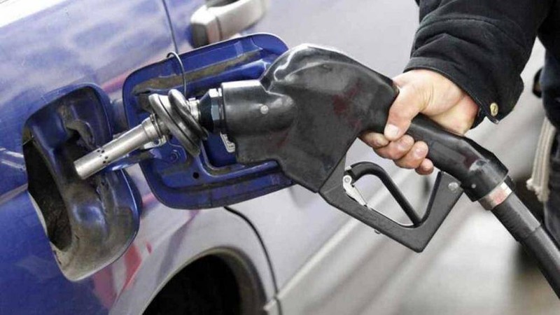 Khi đổ xăng cần chọn cho mình loại xăng phù hợp với tỉ số nén của động cơ xe ô tô, không phải cứ xăng càng cao cấp càng tốt