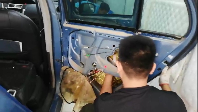 Thực chất khi dán các lớp cách âm, âm thanh chỉ bị biến dạng chứ không mất đi Thực chất khi dán các lớp cách âm, âm thanh chỉ bị biến dạng chứ không mất đi