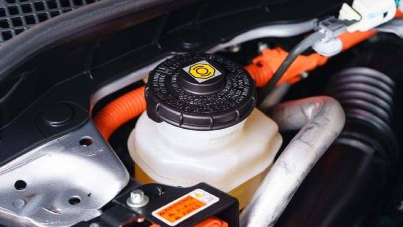 Để dầu phanh lâu ngày không thay sẽ khiến dầu phanh nhanh sôi, gây hại cho xe Để dầu phanh lâu ngày không thay sẽ khiến dầu phanh nhanh sôi, gây hại cho xe