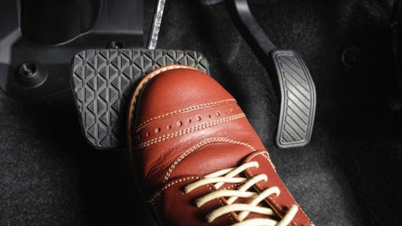 Lười thay dầu phanh sẽ dẫn đến tình trạng đạp phanh không ăn dù đã đạp hết Lười thay dầu phanh sẽ dẫn đến tình trạng đạp phanh không ăn dù đã đạp hết