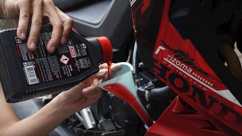 Bảo dưỡng, đi kèm thay dầu là những việc nên duy trì định kỳ nếu muốn xe máy hoạt động trơn tru