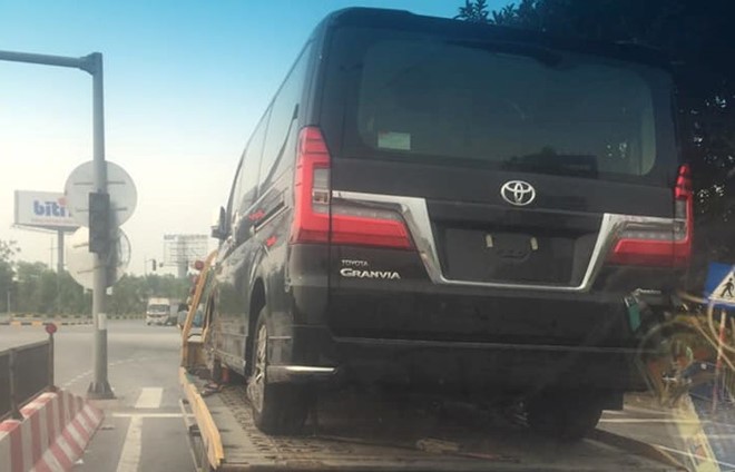Toyota Granvia đầu tiên có mặt tại Việt Nam Toyota Granvia đầu tiên có mặt tại Việt Nam