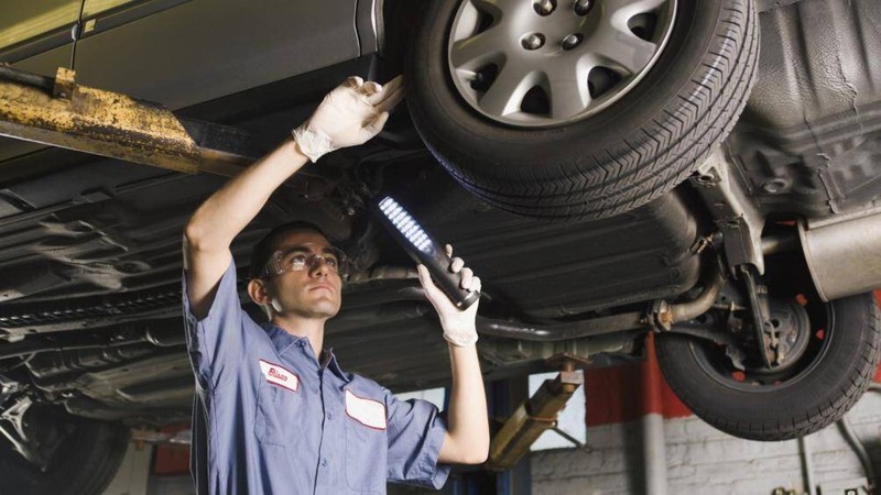 Cần phải kiểm tra bên trong khoang động cơ, dưới gầm xe có các mảnh nhựa, vụn dây điện cũng như các dấu hiệu của chuột như xương, rác hay không Cần phải kiểm tra bên trong khoang động cơ, dưới gầm xe có các mảnh nhựa, vụn dây điện cũng như các dấu hiệu của chuột như xương, rác hay không