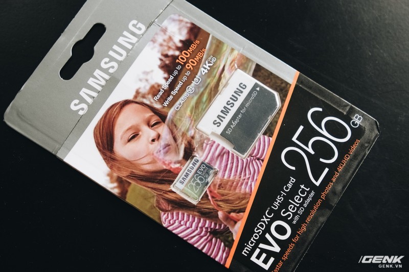 Bao bì của chiếc thẻ nhớ Samsung 256GB Bao bì của chiếc thẻ nhớ Samsung 256GB