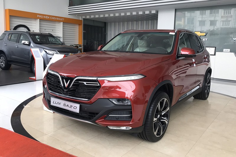 Lux SA tại một đại lý ở Hà Nội, sáng 6/5. Ảnh: Đỗ Long