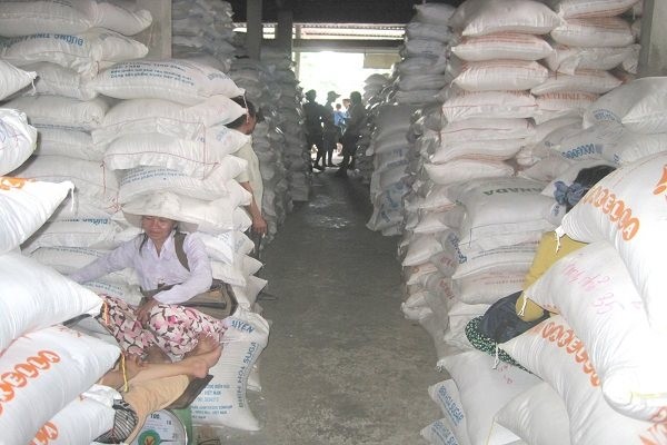Gạo nhập kho tại chợ đầu mối Bà Đắc, huyện Cái Bè, tỉnh Tiền Giang. Ảnh minh họa: Trung Chánh