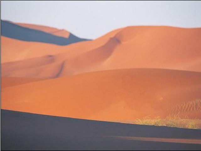 Một vài hình ảnh trước và sau khi xóa bỏ các chi tiết thừa bằng PixelRetouch