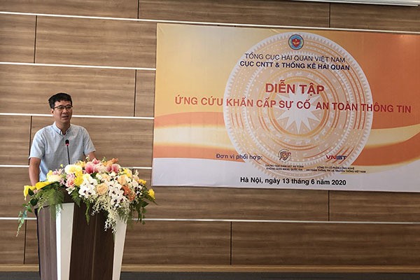 Ông Phạm Quang Tuyến, Phó Cục trưởng Cục CNTT và Thống kê Hải quan, Bộ Tài chính phát biểu khai mạc chương trình diễn tập an toàn thông tin ngành Hải quan năm 2020. Ông Phạm Quang Tuyến, Phó Cục trưởng Cục CNTT và Thống kê Hải quan, Bộ Tài chính phát biểu khai mạc chương trình diễn tập an toàn thông tin ngành Hải quan năm 2020.